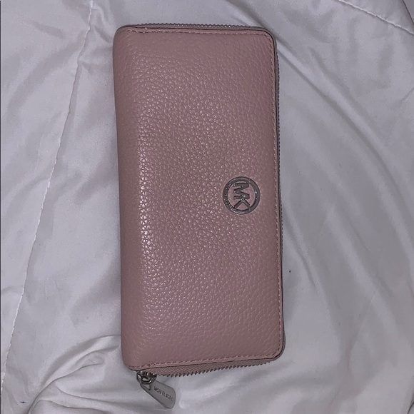 Michael Kors Wallet - Picture 1 of 2